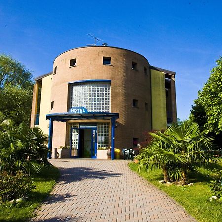 Hotel Il Canneto Porto Ceresio Exterior foto