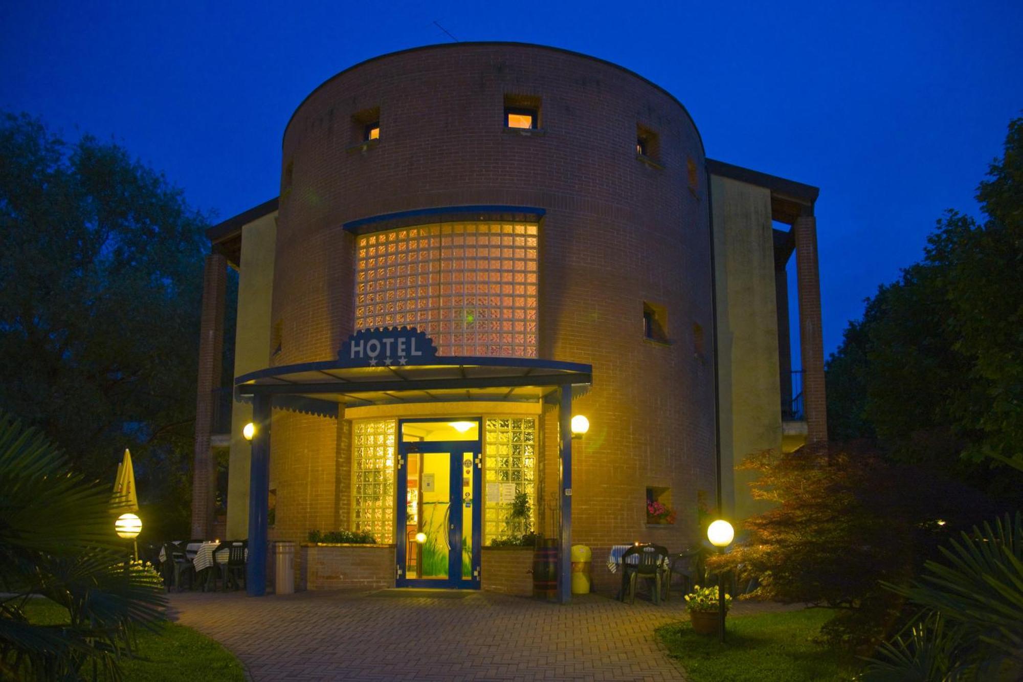 Hotel Il Canneto Porto Ceresio Exterior foto