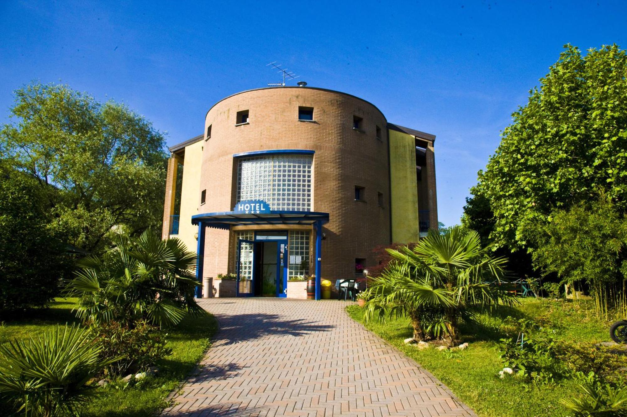 Hotel Il Canneto Porto Ceresio Exterior foto