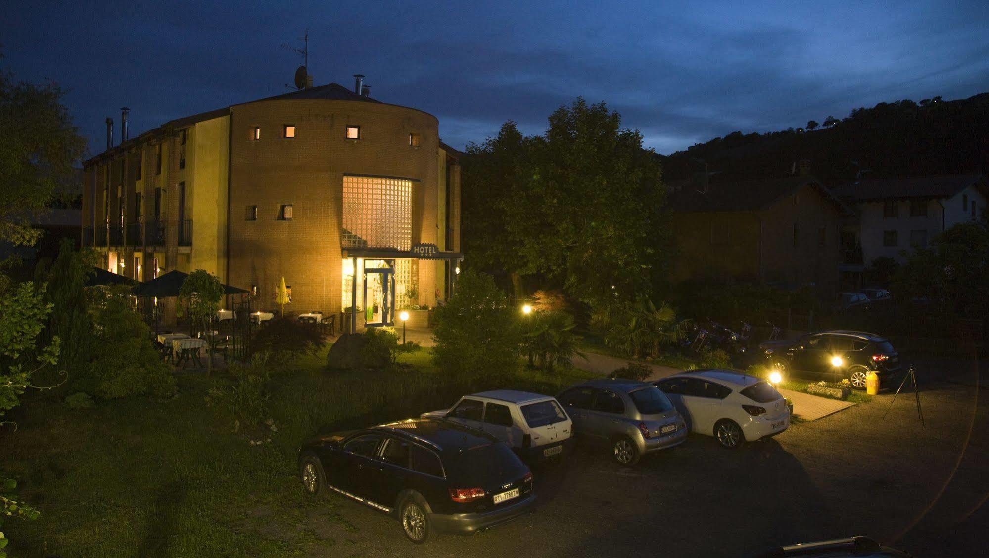 Hotel Il Canneto Porto Ceresio Exterior foto