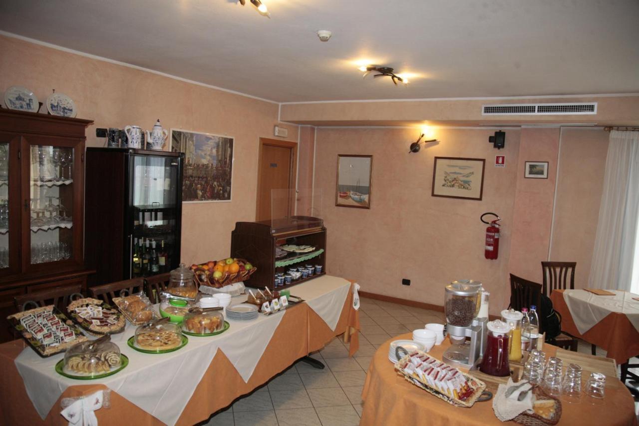 Hotel Il Canneto Porto Ceresio Exterior foto